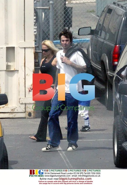 Tommy Lee and Pamela Anderson play ball