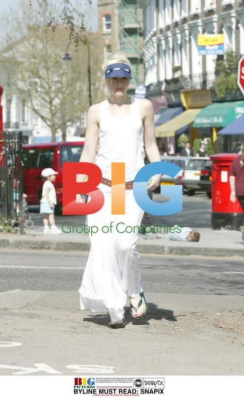 Gwen Stefani Out for a Walk in London