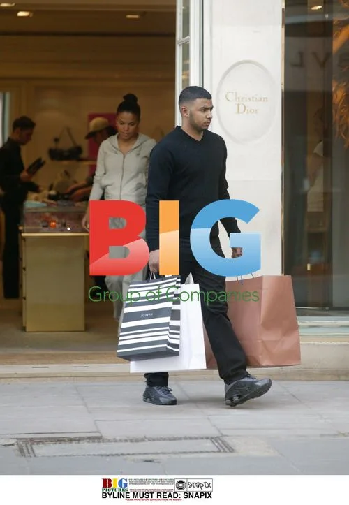 Pregnant Singer MS DYNAMITE Shopping