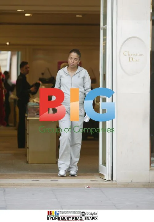 Pregnant Singer MS DYNAMITE Shopping