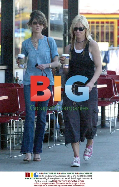 Lara Flynn Boyle Very Thin with Friends