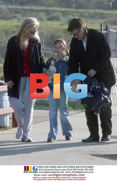 Alec Baldwin and Kim Bassinger with daughter