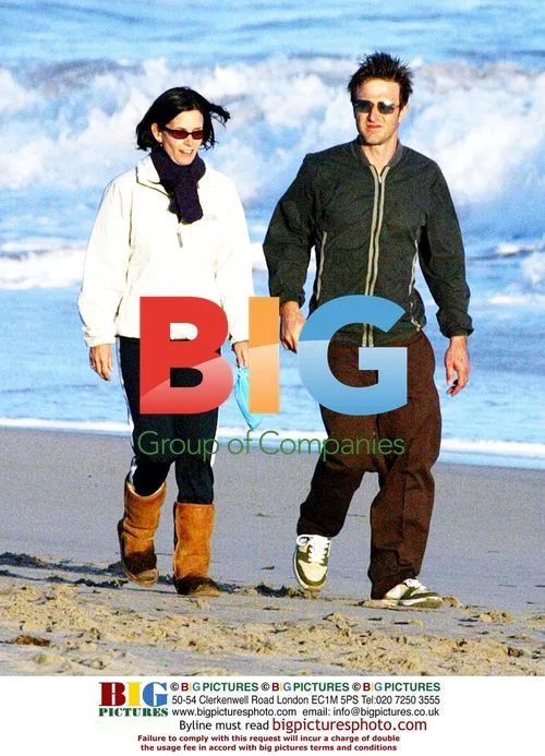 Courteney Cox-Arquette and David Arquette take beach stroll