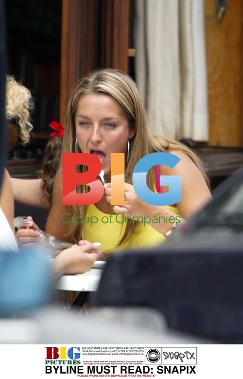 Anne Marie Davis Enjoys Lunch & Shopping in West London