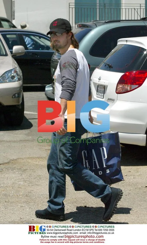 Tom Cruise Shopping with Kids