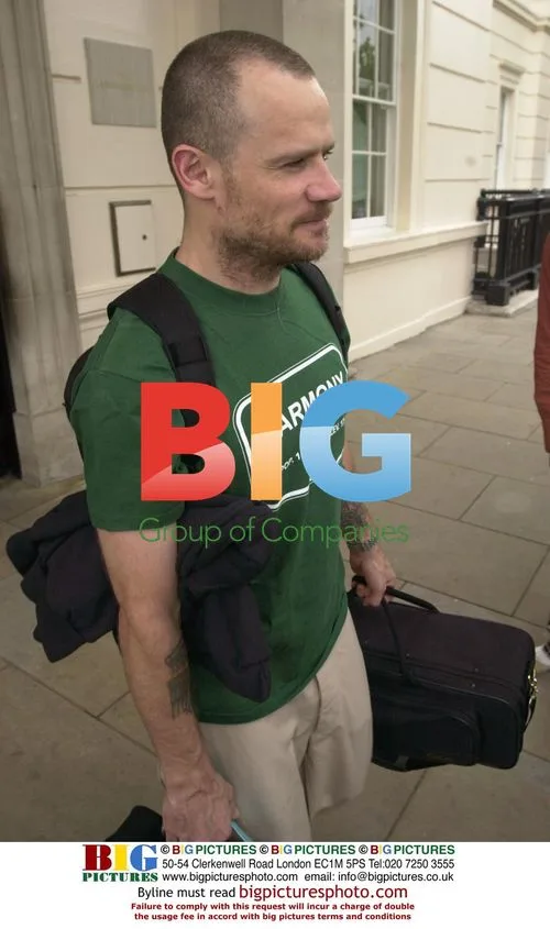 Red Hot Chili Peppers Leaving London Hotel