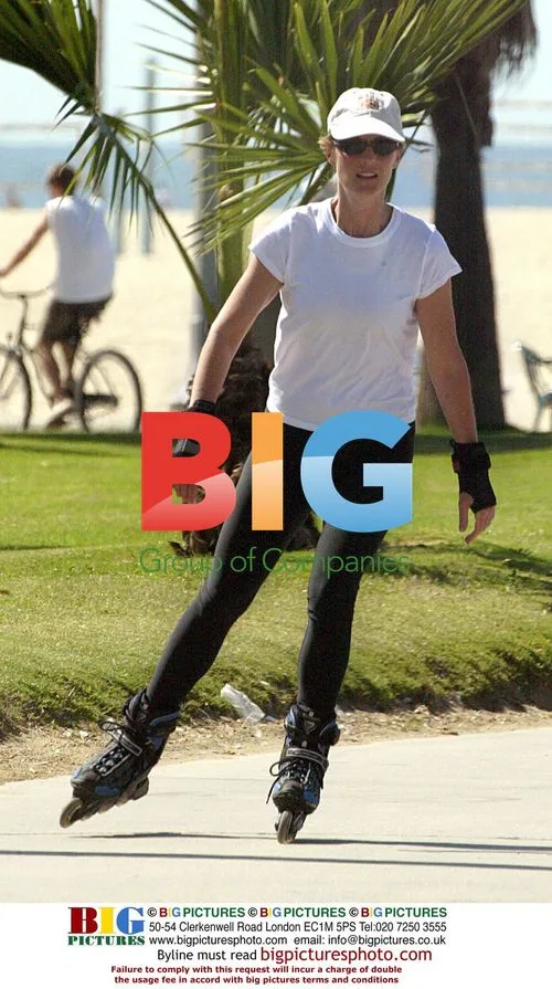 Helen Hunt and boyfriend Matthew Carnahan rollerblade