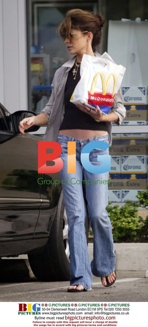 Lara Flynn Boyle at McDonald's with boyfriend
