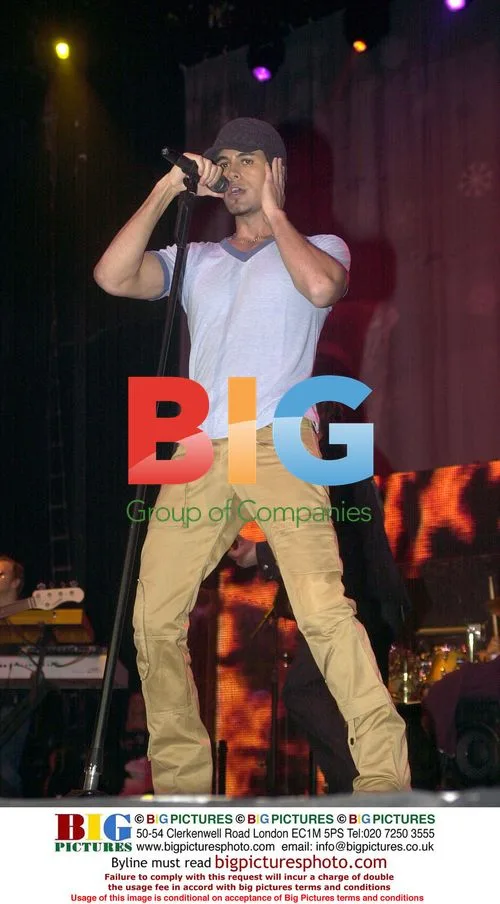 Enrique Iglasias at Capital FM's Christmas Live 2003