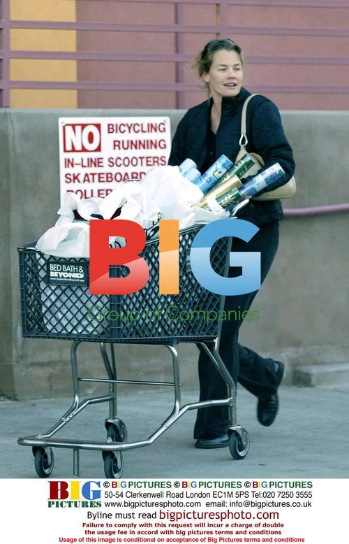 Matt LeBlanc's pregnant wife Melissa out shopping