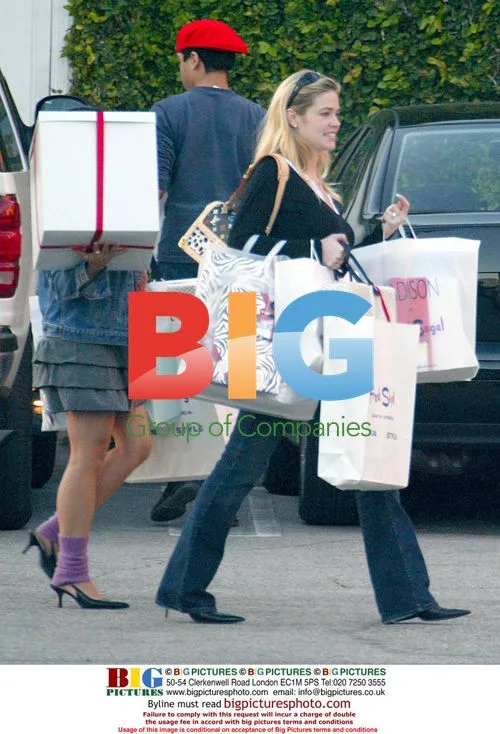 Pregnant Denis Richards out shopping