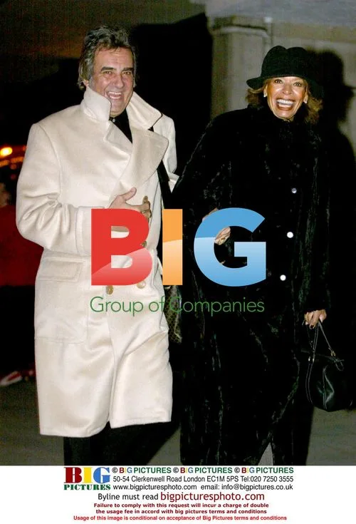 David Dickinson and wife stroll in Knightsbridge