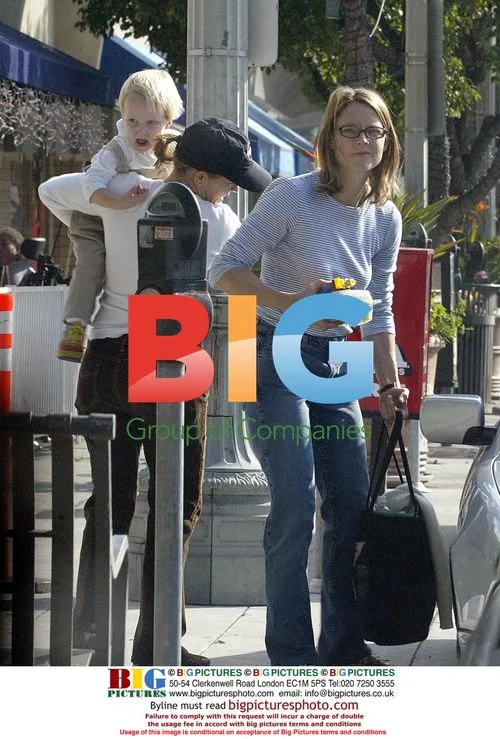 Jodie Foster Christmas Shopping with Kids