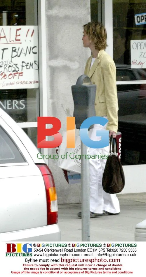 Calista Flockhart Christmas Shopping