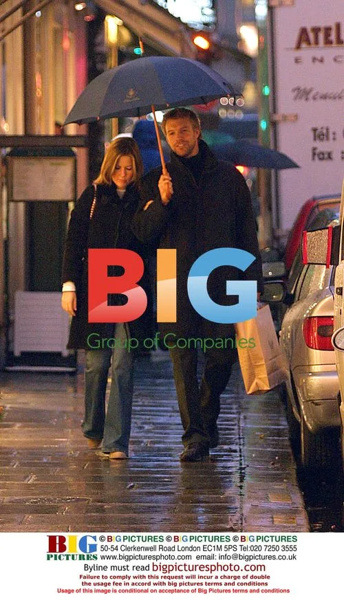 Dido and new boyfriend shopping in Paris