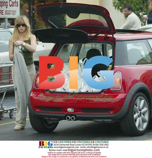 Goldie Hawn Shopping for Pregnant Daughter Kate Hudson