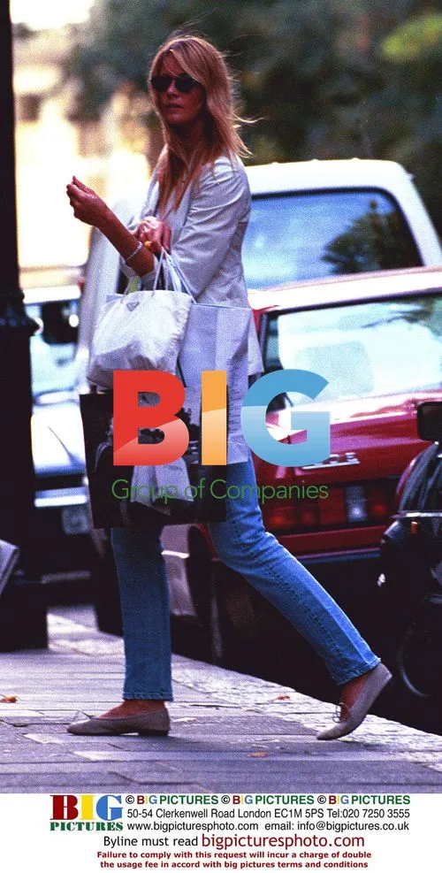 Elle McPerson Shopping in London