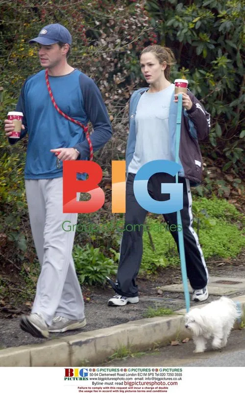 Jennifer Garner and Scott Foley walk dogs