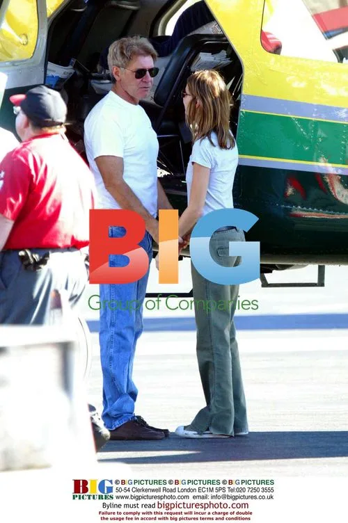 Harrison Ford and Calista Flockhart fly small plane