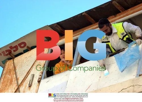 Foreign worker observes Zaka volunteer
