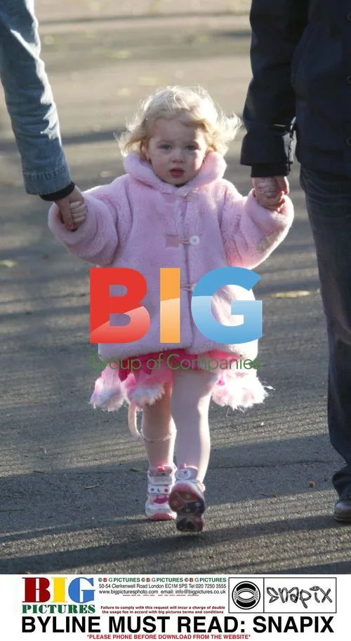 Noel Gallagher with daughter Anais in park