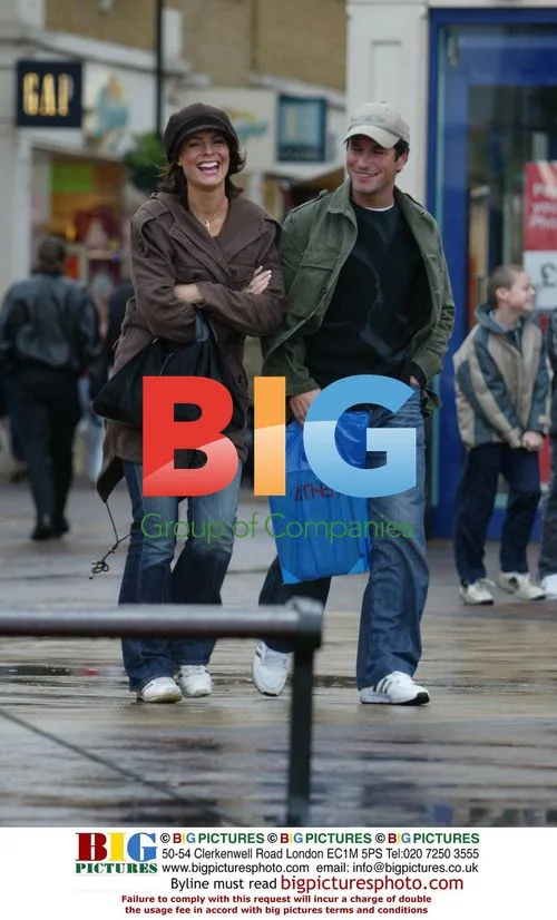 Suzie Amy out shopping with boyfriend