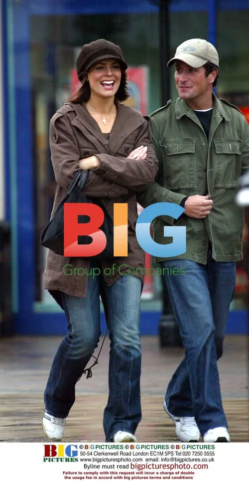Suzie Amy Out Shopping with Boyfriend