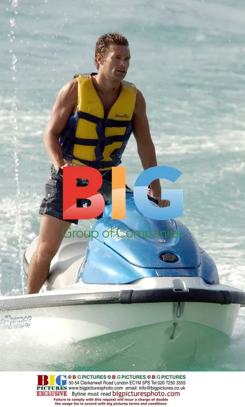 Ryan Seacrest and Simon Cowell Race Jetskis