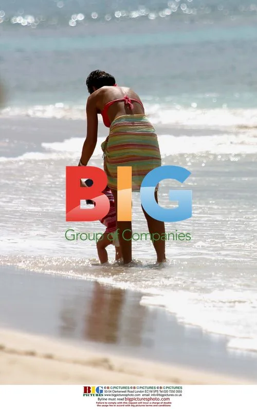 Paul Merson and Family Beach Trip