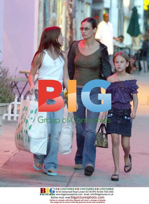 Demi Moore shopping with daughters