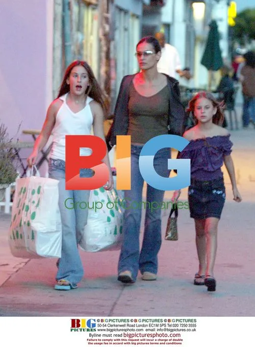 Demi Moore Out Shopping with Daughters