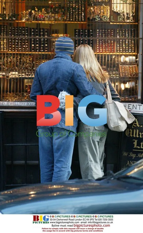 Daniel Pearce buys engagement ring in London