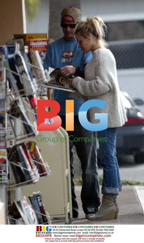 Pam Anderson and Kid Rock at Malibu newsstand