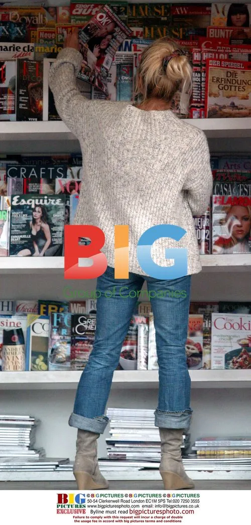Pam Anderson and Kid Rock at Newsstand in Malibu