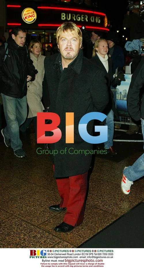 Eddie Izzard at 'Two Weeks Notice' Premiere