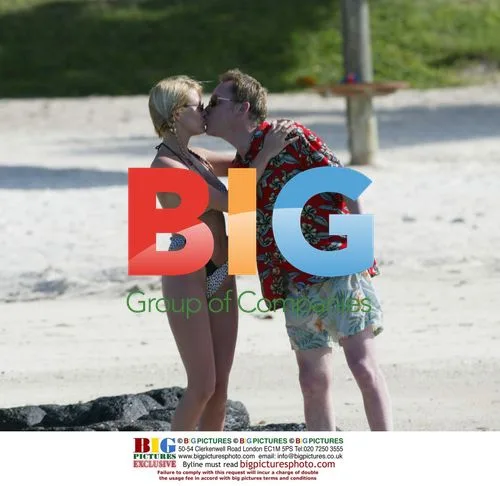 Vic Reeves and Nancy Sorrell on Mauritius Honeymoon