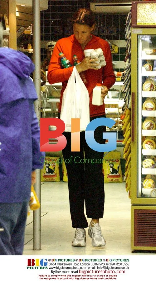 Lindsey Davenport Grocery Shopping