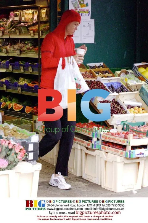 Lindsey Davenport Grocery Shopping