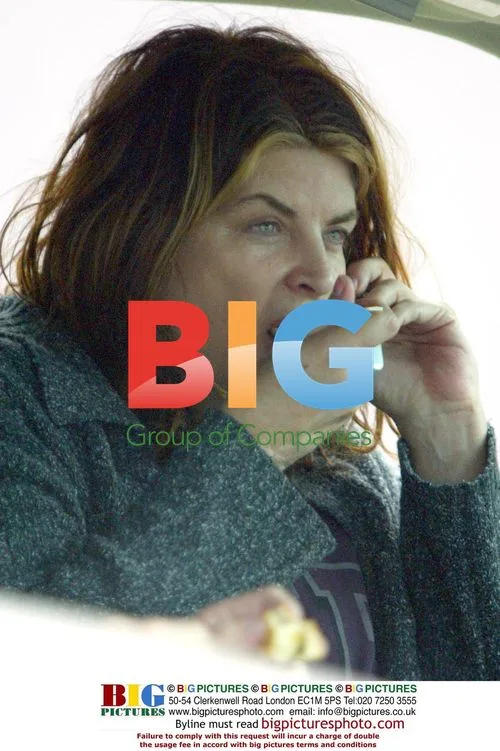 Kirstie Alley grocery shopping with family