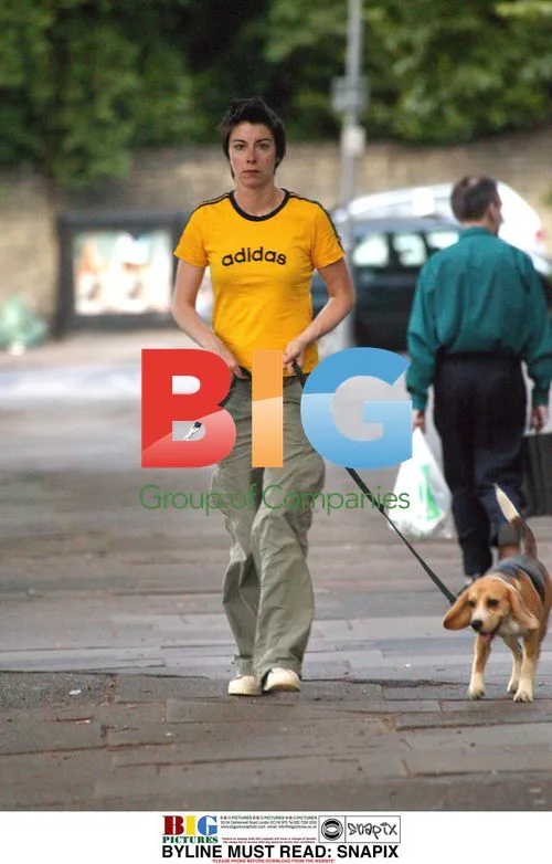 Sue Perkins Goes Shopping with Beagle