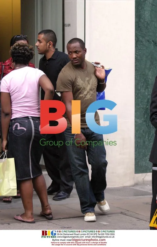 Brian Lara shopping with girlfriend