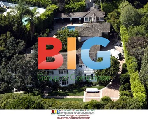 Debra Messing Buys Renee Zellweger's Bel-Air Home