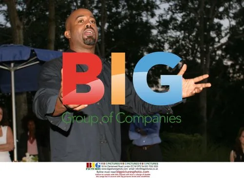 Darius Rucker welcomes guests to VH1 Save The Music benefit