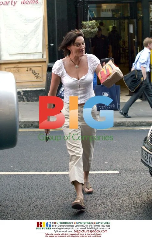 SARAH PARISH ENJOYING SUMMER IN LONDON