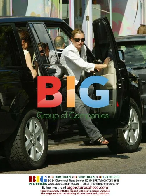 Kate Moss Shopping with Lila and Meg