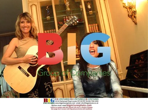 Francesca De Fazi and sister Bianka at home