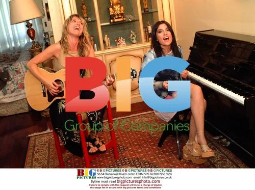 Francesca De Fazi and sister Bianka at home