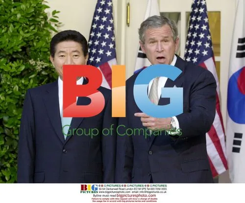 Bush Welcomes South Korea's Roh to White House