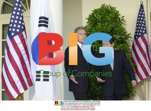 Bush welcomes South Korea's Roh to White House