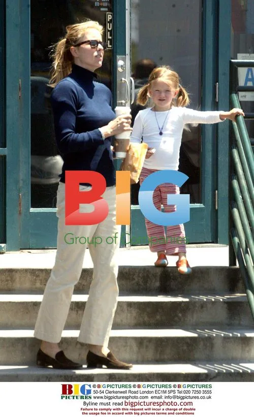 Tea Leoni with children in Malibu